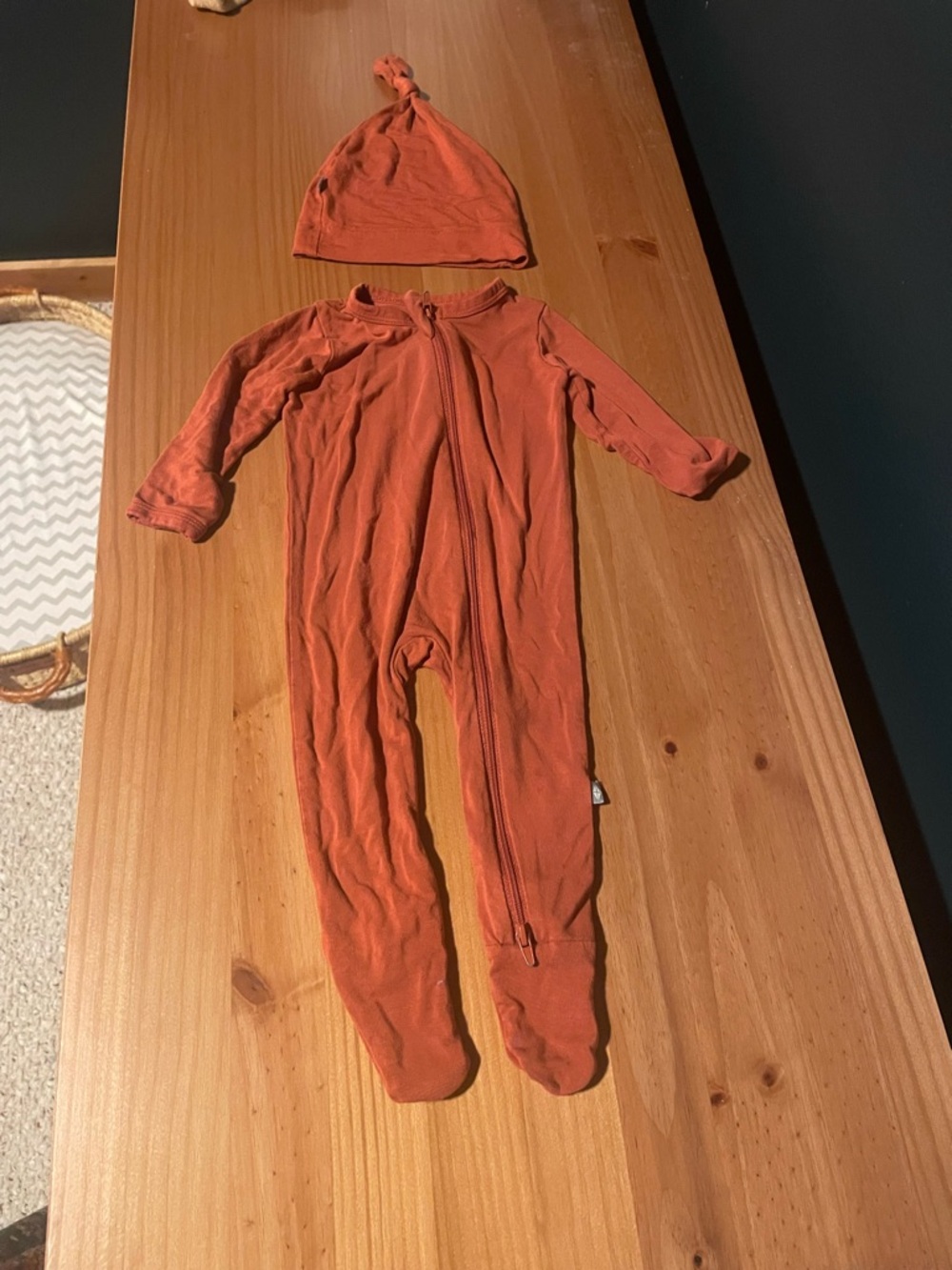 Kyte baby Long Sleeve One-Piece Footed Zipper Romper with Hat - Rust Orange